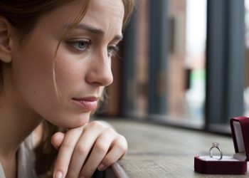 Woman Panics During Public Proposal, Says Yes, Then Tells Boyfriend No Later