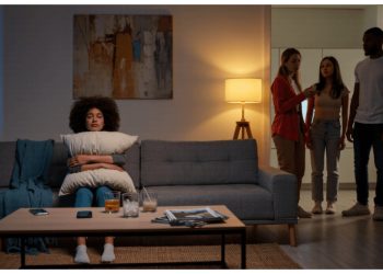 Friend Group Calls Her Fro “Offensive,” She Says She Was Born This Way