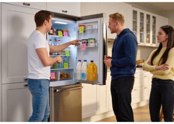 Flatmate Says Girlfriend Can’t Stay Unless She Pays