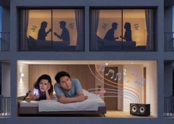 Man Plays Applause Through Ceiling After Loud Neighbors’ Late-Night Activities, Gets Reported for Harassment