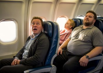 He Stole Someone Else’s Window Seat and Refused to Move – So Karma Swapped the Seats and Left Him Crushed Against the Plane Wall