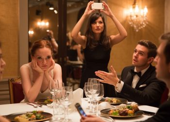 Bride Kicks Sister Out After She Turns Engagement Dinner Into An Influencer Photoshoot