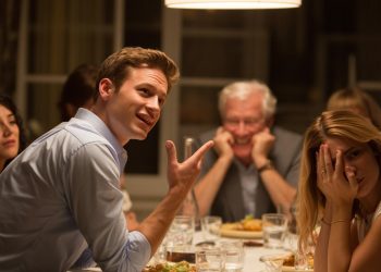Man Embarrasses GF’s Italian-American Family At Dinner by Speaking Italian In Response To Their Jokes