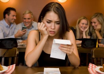 Boyfriend’s Parents Split The Graduation Dinner Bill, So She Cancelled Their Christmas Gifts