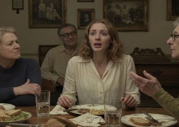 Mother Forces Adult Daughter To Apologize After Outburst Ruins Sister’s Wedding Announcement