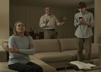 Son Does Not Invite Devoted Mom Who Raised Him To Graduation And Has His Girlfriend Instead