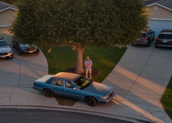 Neighbor Parks Dead Car On Private Spot And Pretends No English When Dad Takes Matters Into Own Hands