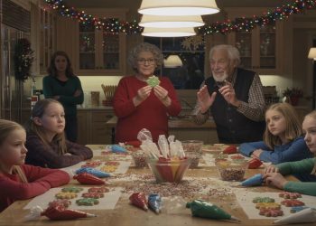 Mom Fusses As Grandfather Awards Grandmother Prize In Grandkids’ Cookie Decorating Contest