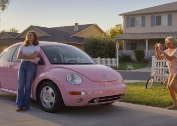 Neighbor Keeps Snapping Photos Of Woman’s Car, Gets Loud Surprise Every Time
