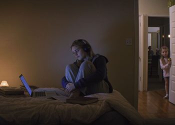 Teenage Girl Refuses Bond With Persistent Step-Sister, Forcing Explosive Family Confrontation