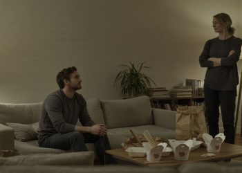 Husband Quietly Visits Wife’s Job And Ends Up Agreeing With Coworkers About Her Constant Complaints