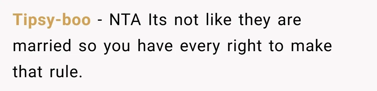 Woman Told Her Mom She Can’t Share A Bed With Her Boyfriend In Her Home, Was She Right? Tipsy-boo − NTA Its not like they are married so you have every right to make that rule.