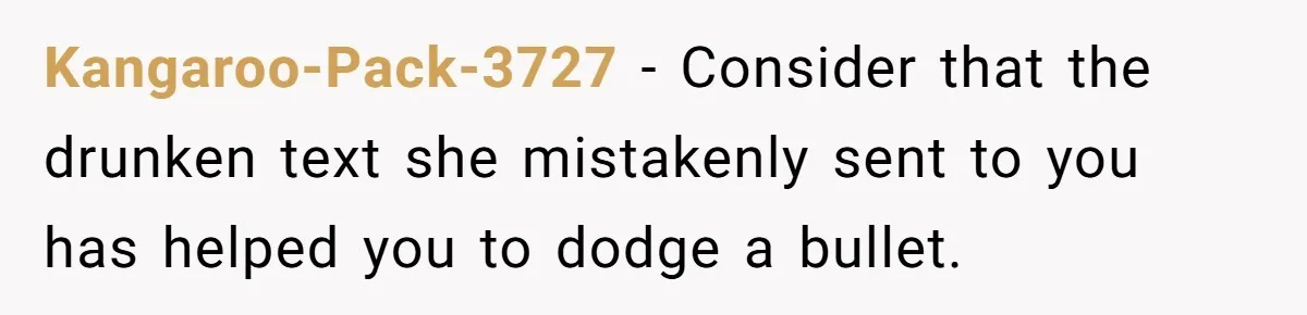 Date Sends Him Unexpected Text From Bathroom, So He Quietly Makes Her Pay The Entire Bill And Vanishes Kangaroo-Pack-3727 − Consider that the drunken text she mistakenly sent to you has helped you to dodge a bullet.