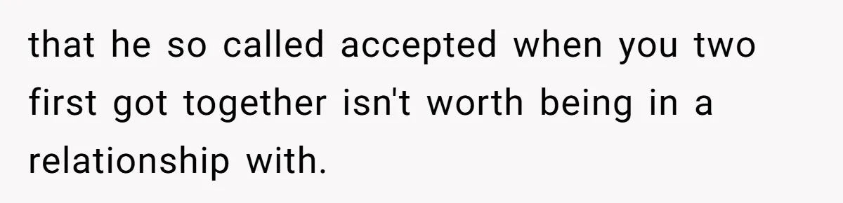 Boyfriend Insults Girlfriend’s Past In Front Of Friends, Shocked When She Leaves With His Gift that he so called accepted when you two first got together isn't worth being in a relationship with.