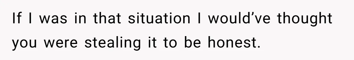 Woman Saves a Seat With Her Bag, Melts Down When Someone Tries to Sit - Did OP Go Too Far With the Clapback? If I was in that situation I would’ve thought you were stealing it to be honest.