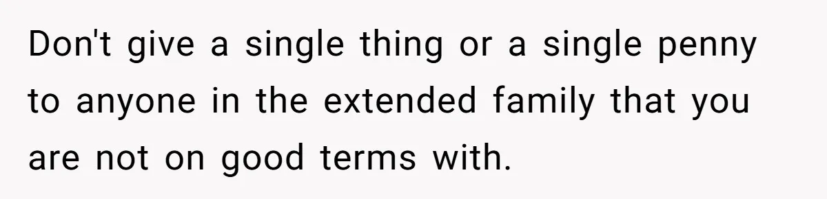Siblings Call Police On Relatives Who Looted Their Dad’s House Days After His Death Don't give a single thing or a single penny to anyone in the extended family that you are not on good terms with.