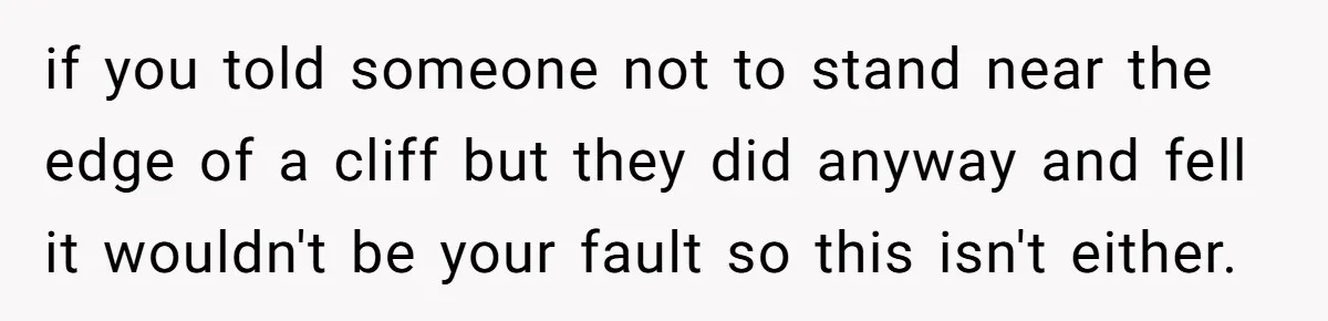 Teenagers Antagonized a Llama - and the Employee Let Nature Handle the Consequences if you told someone not to stand near the edge of a cliff but they did anyway and fell it wouldn't be your fault so this isn't either.