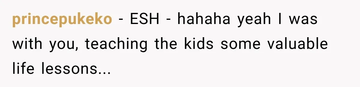 Teenagers Antagonized a Llama - and the Employee Let Nature Handle the Consequences princepukeko − ESH - hahaha yeah I was with you, teaching the kids some valuable life lessons...