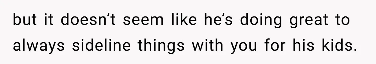 Son Publicly Cuts Off His Father At Graduation After Years Of Favouritism Blow Up In One Final Betrayal but it doesn’t seem like he’s doing great to always sideline things with you for his kids.