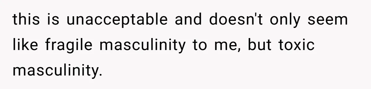Boyfriend Refuses To Buy Pads, Girlfriend Calls Out His “Fragile Masculinity” this is unacceptable and doesn't only seem like fragile masculinity to me, but toxic masculinity.