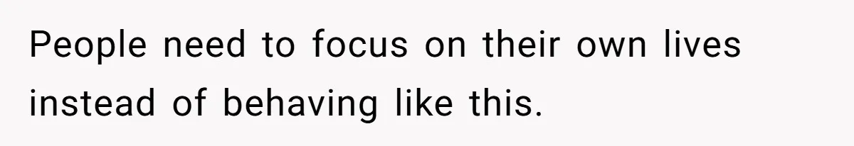 Bride Refuses To Name Stepmom “Mom Of The Bride,” Dad Says Her Real Mom Shouldn’t Be Hurt People need to focus on their own lives instead of behaving like this.