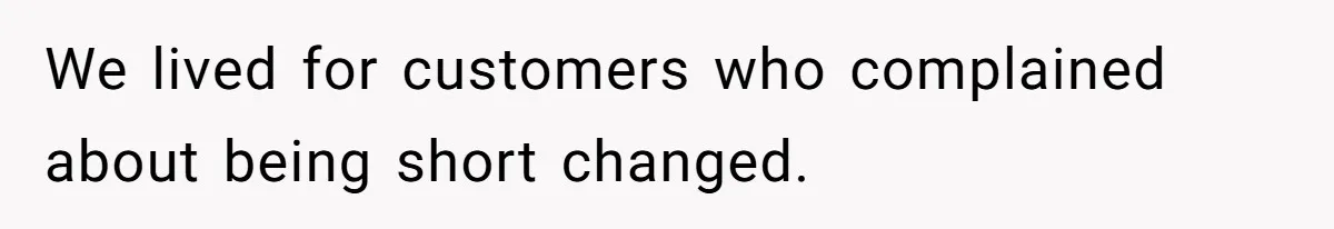 Customer Accuses Worker Of Shorting Her On Fish, Finds Out The Truth The Hard Way We lived for customers who complained about being short changed.