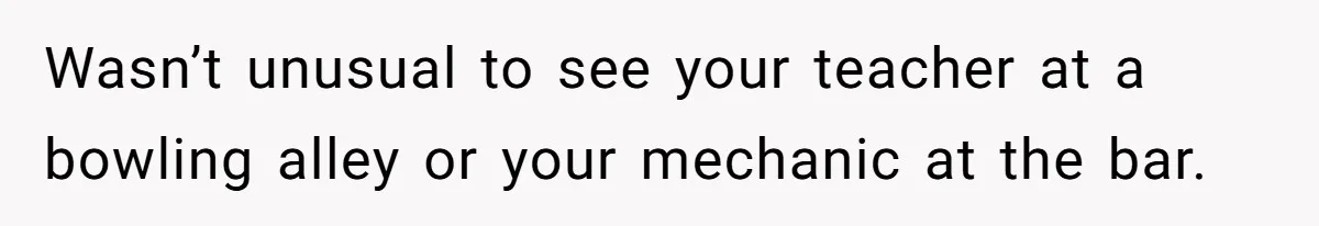 Fellow Employee Destroys Coworker’s Double Life After One Simple Grocery Run Wasn’t unusual to see your teacher at a bowling alley or your mechanic at the bar.