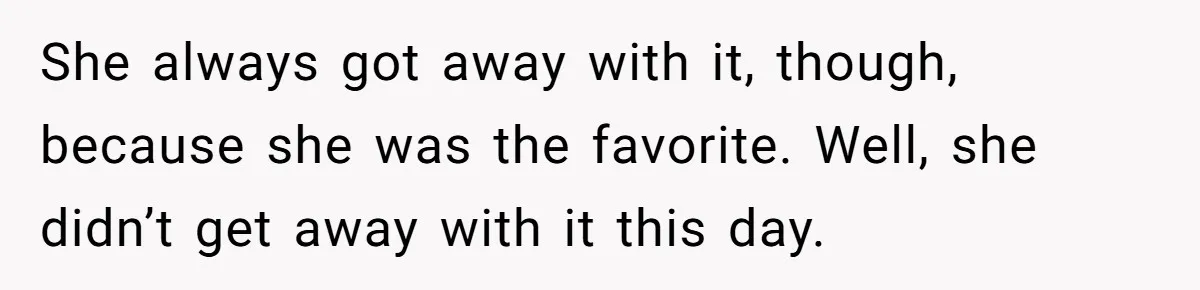 Aunt Claps As Pregnant Niece Gets Booed At Sister’s Wedding, Then Tells Her To Grow Up She always got away with it, though, because she was the favorite. Well, she didn’t get away with it this day.