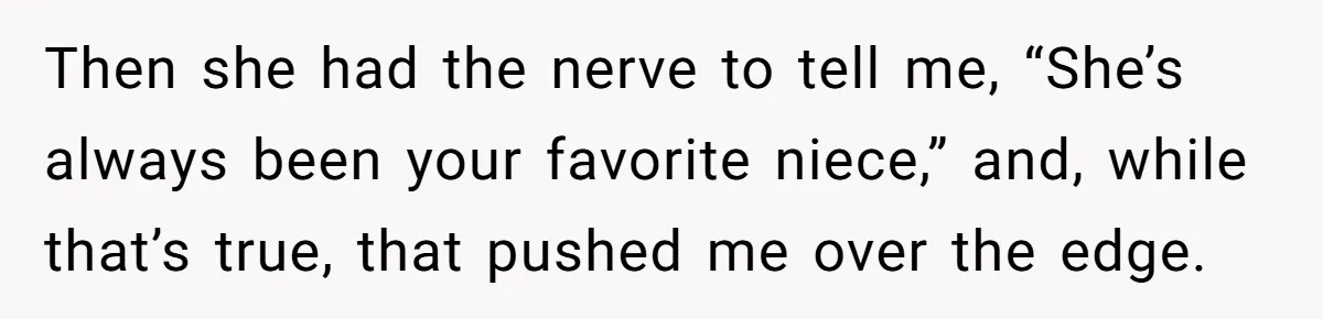 Aunt Claps As Pregnant Niece Gets Booed At Sister’s Wedding, Then Tells Her To Grow Up Then she had the nerve to tell me, “She’s always been your favorite niece,” and, while that’s true, that pushed me over the edge.