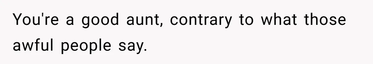 Aunt Claps As Pregnant Niece Gets Booed At Sister’s Wedding, Then Tells Her To Grow Up You're a good aunt, contrary to what those awful people say.