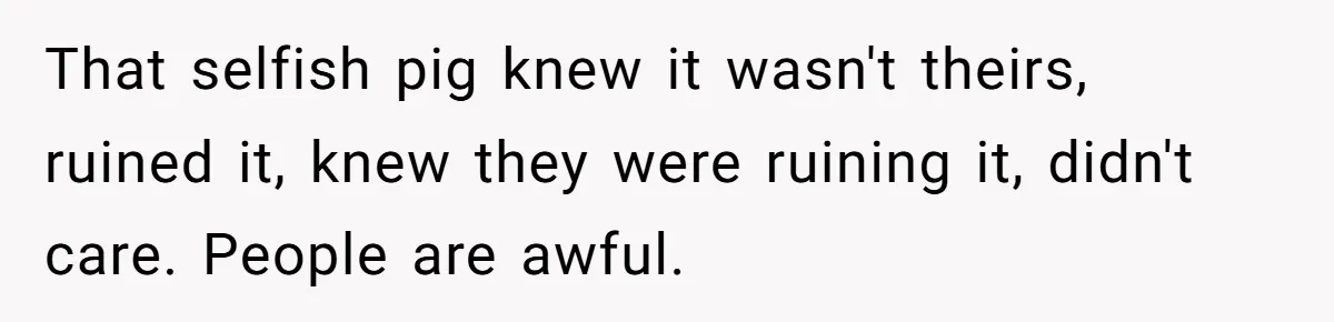 “It Was a Custom Cake!”: Employee’s Meltdown Over Stolen Food Divides The Office That selfish pig knew it wasn't theirs, ruined it, knew they were ruining it, didn't care. People are awful.