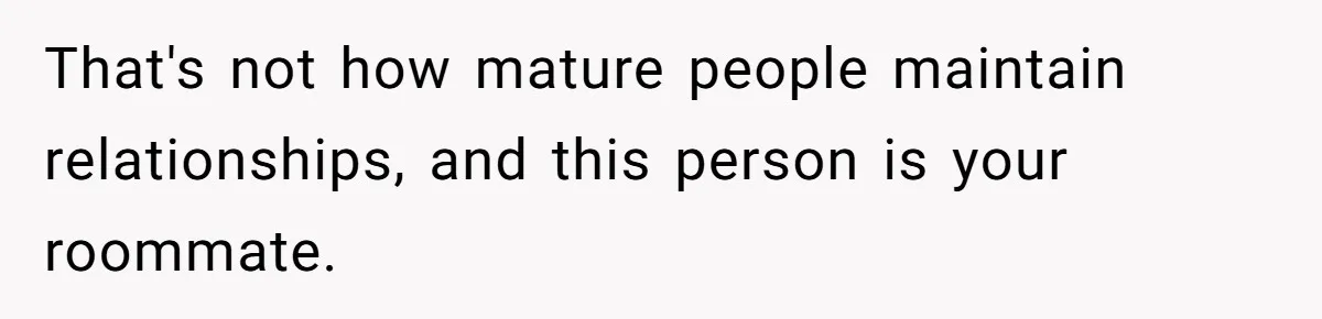 After Using Her Roommate’s Banana Cake To Clean Glass, She’s Left Wondering Why Her Roommate Is Furious That's not how mature people maintain relationships, and this person is your roommate.