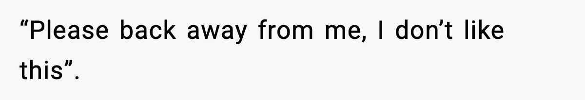 Woman Breaks A Creep’s Nose After He Pretends Not To Understand The Word ‘Stop’ “Please back away from me, I don’t like this”.