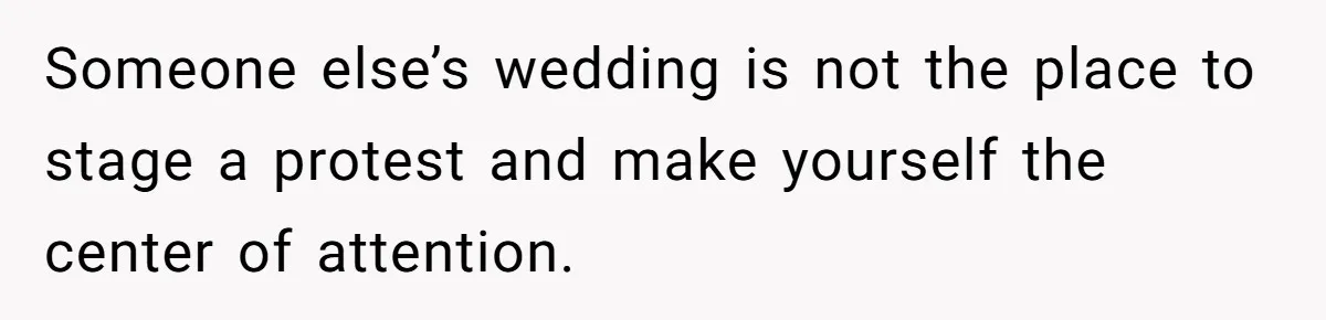 Girlfriend Defies Dress Code, Boyfriend Ditches Her And Drives Off To Boss’s Wedding Alone Someone else’s wedding is not the place to stage a protest and make yourself the center of attention.