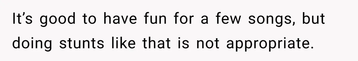 Woman Steals The Spotlight With Wild Dance Moves At Sister’s Wedding, Family Says She Turned It Into A Performance It’s good to have fun for a few songs, but doing stunts like that is not appropriate.