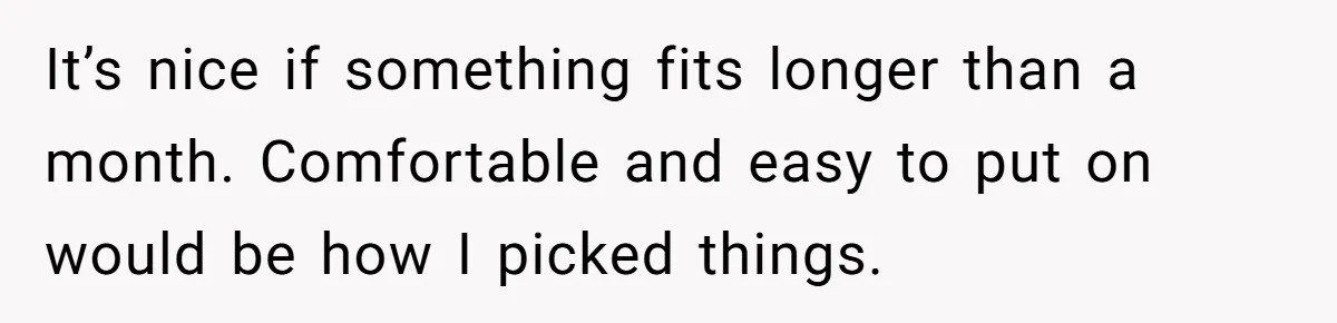 Expectant Parents Allow Husband To Choose Dino Printed Clothes For Baby Girl, Despite Family's Opinion It’s nice if something fits longer than a month. Comfortable and easy to put on would be how I picked things.