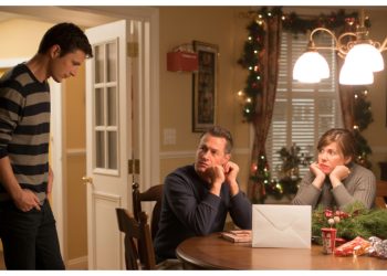 Parents Gave Daughter $4,000 and Son $800, Then Christmas Turned Tense