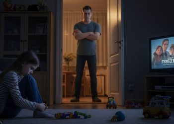 Dad Thinks He Is "Brave" for Screaming at His Six-Year-Old Daughter Over a Song Dad Thinks He Is “Brave” for Screaming at His Six-Year-Old Daughter Over a Song