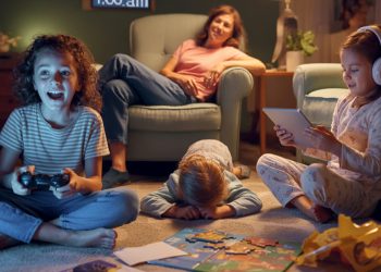 Woman Agrees To Babysit For One Hour, Gets Trapped Until 1 A.M And Only “Keeps Them Alive”