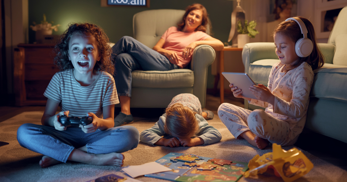 Woman Agrees To Babysit For One Hour, Gets Trapped Until 1 A.M And Only “Keeps Them Alive”