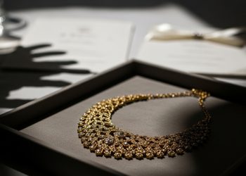 “It’s Just a Necklace”: Bride Accuses Fiance of Misogyny for Rejecting Her Ex’s Gift