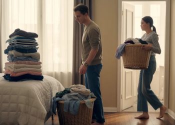 Woman Stops Doing Boyfriend’s Laundry After He Tells His Mom She “Does Nothing” At Home
