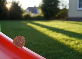 Tired Neighbor Creates a Clever Trap Using a Single Coin to Quiet Down the Kids Next Door