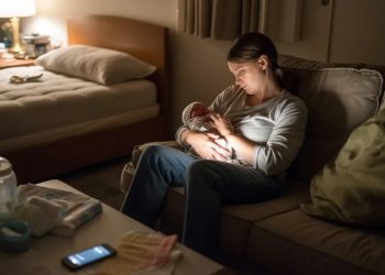 Husband Says His Mom Isn’t There To Help, So His Wife Sends Them All To A Hotel