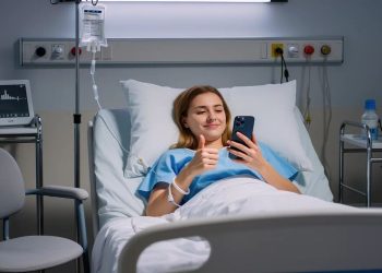 Boyfriend Explodes Over Girlfriend’s Innocent Hospital Photo, Then He Tells His Mom It “Triggers Anxiety”