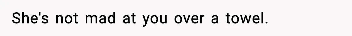 Man Secretly Unpacks Girlfriend’s Hair Towel Before Family Trip Because He’s Afraid She’ll Look “Weird,” Now She Wants Space She's not mad at you over a towel.
