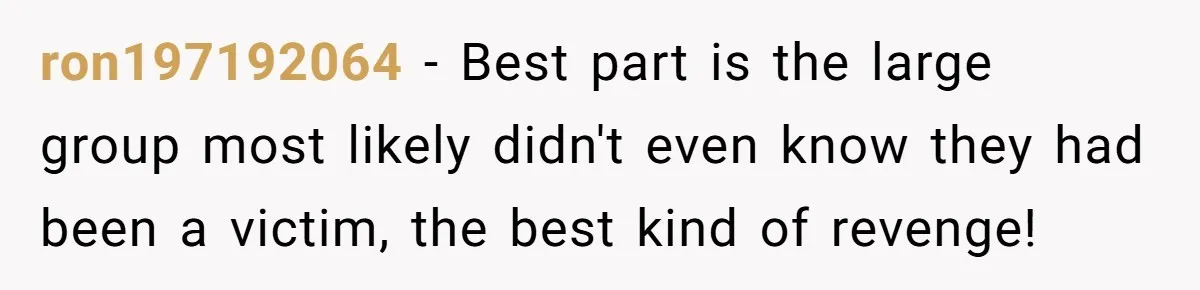 Man Faces A Massive Group Takeover At His Bar Table, Then He Calmly Makes Them Pay Literally ron197192064 − Best part is the large group most likely didn't even know they had been a victim, the best kind of revenge!