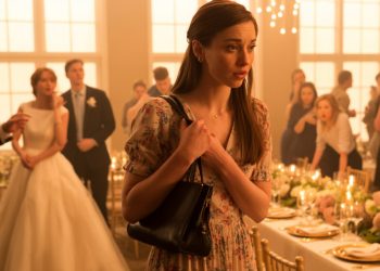 Sister Refuses To Stay After Bride Insults Her Career In Front Of Guests