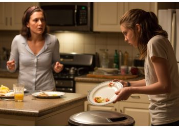 Mom Calls Her Teen a “Selfish Brat” After She Dumps Dinner in the Trash Mom Calls Her Teen a “Selfish Brat” After She Dumps Dinner in the Trash