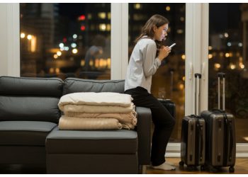 Woman Refuses to Host Friends for Two Weeks and Won’t Pay for Their Hotel